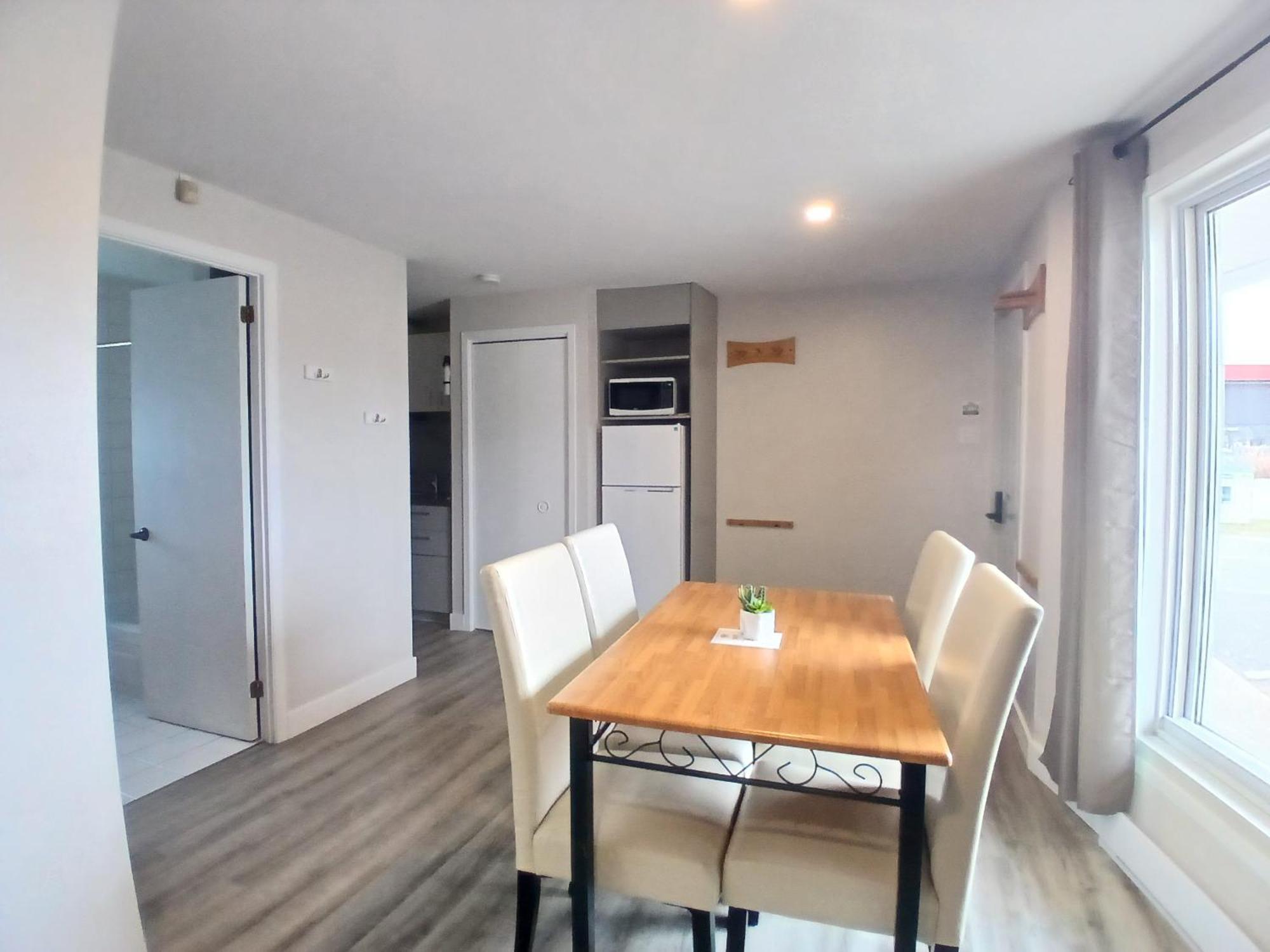 Apartamento Habitations Zenith Sainte-Anne-de-Beaupré Exterior foto
